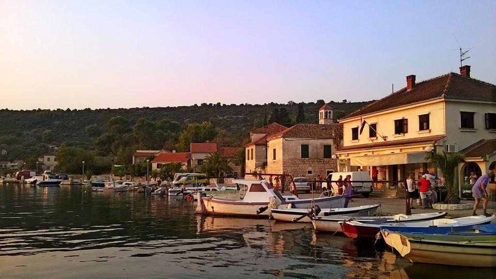 Apartmani Conar Veliki Drvenik Εξωτερικό φωτογραφία