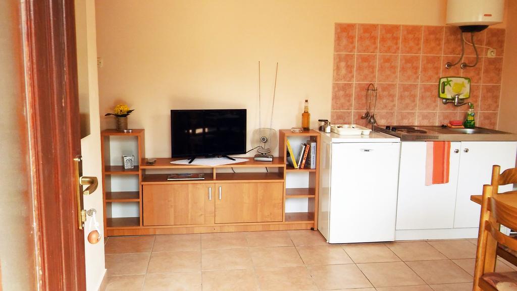 Apartmani Conar Veliki Drvenik Εξωτερικό φωτογραφία